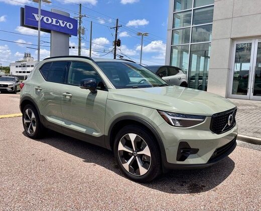 2025 Volvo XC40