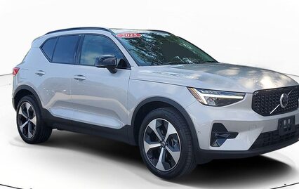 2025 Volvo XC40