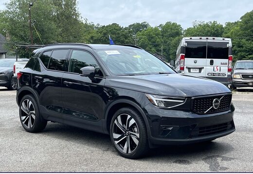2025 Volvo XC40